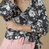 Blusa color negro con flores